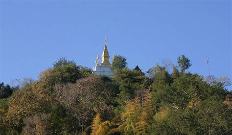  ¡El Templo de la Montaña Lao, un oasis de paz con vistas panorámicas!